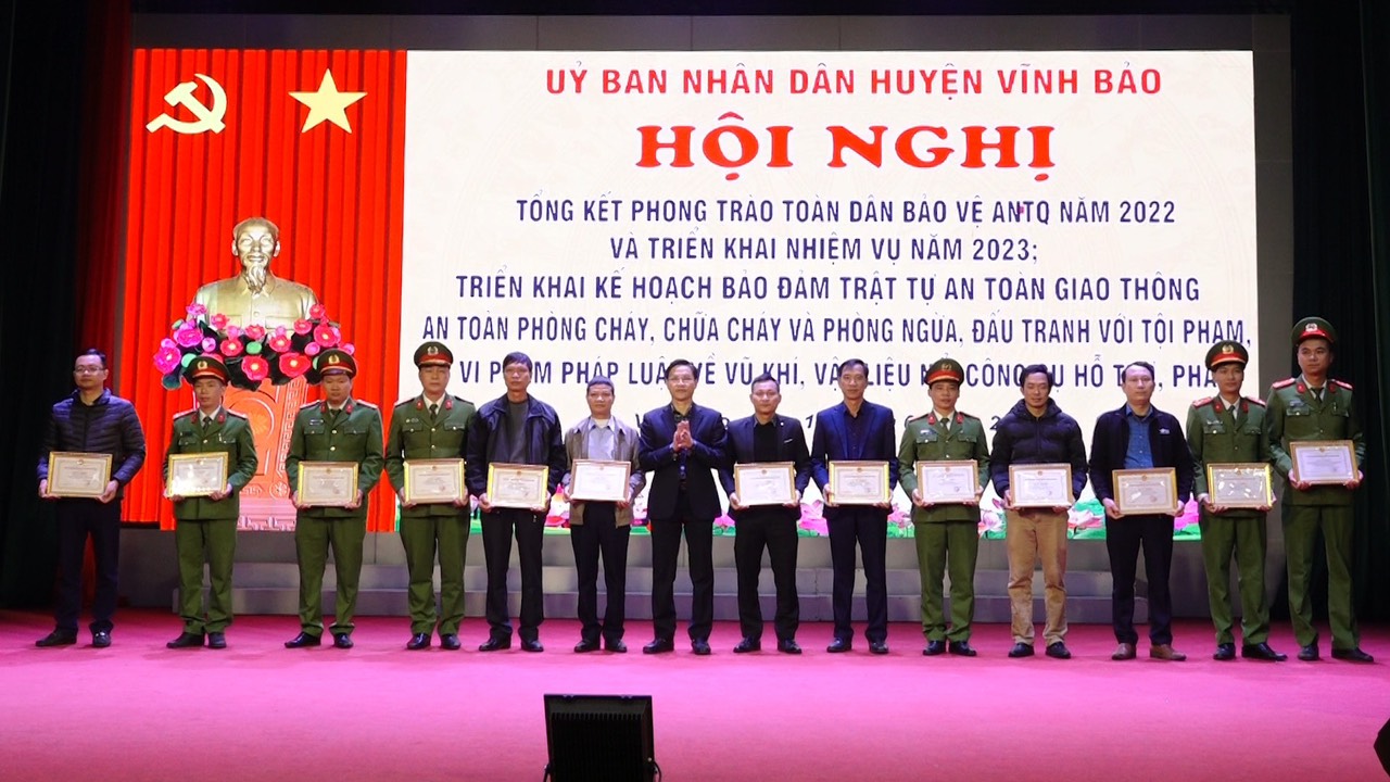 Huyện Vĩnh Bảo: Biểu dương 17 tập thể, cá nhân xuất sắc trong phong trào “Toàn dân bảo vệ ANTQ” năm 2022